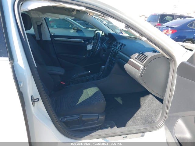 1VWAS7A38GC049422 Volkswagen Passat 1.8t R-line