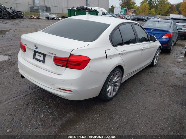 BMW 320i Xdrive 2016 WBA8A3C52GK551700 Image 4
