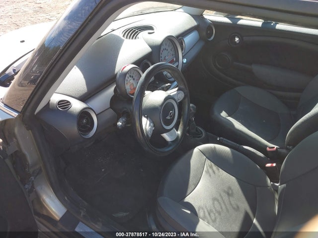 2010 MINI COOPER HARDTOP WMWMF3C59ATZ25270 Photo 4
