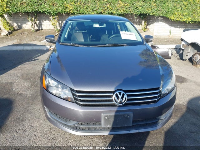 1VWAT7A38EC058289 Volkswagen Passat Wolfsburg Ed