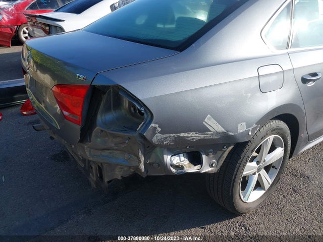 1VWAT7A38EC058289 Volkswagen Passat Wolfsburg Ed