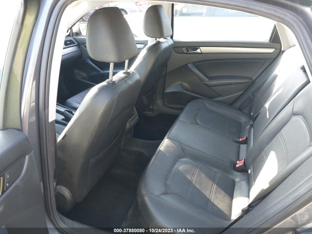 1VWAT7A38EC058289 Volkswagen Passat Wolfsburg Ed