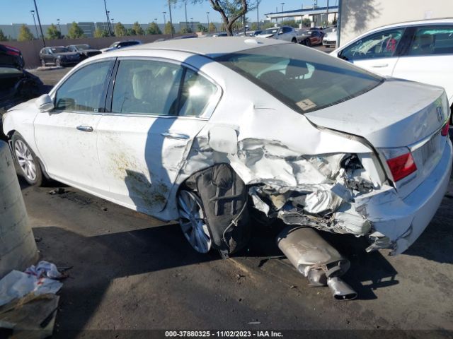 1HGCR3F95FA013552 Honda Accord Sedan Touring