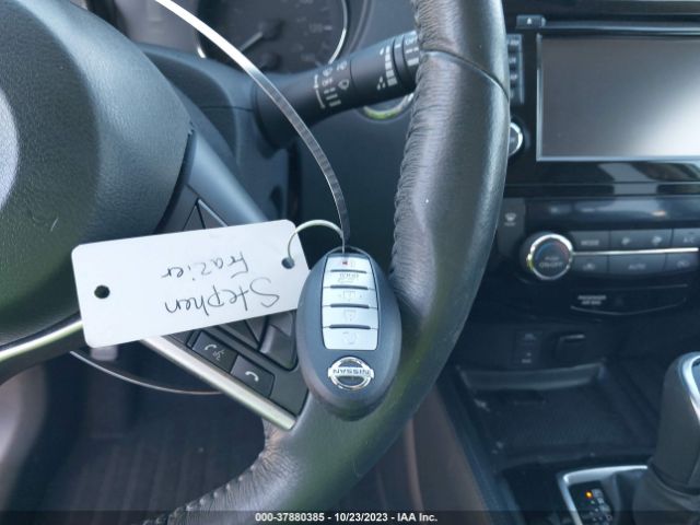 5N1AT2MT8HC879782 Nissan Rogue Sl