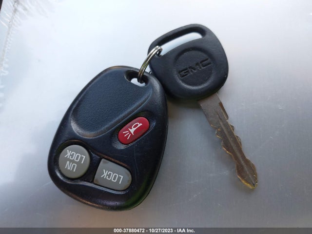 2002 GMC YUKON DENALI DENALI VIN: 1GKEK63UX2J263227