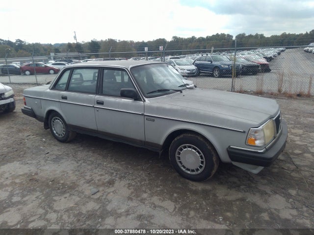 1990 VOLVO 240 DL VIN: YV1AA8846L1389985