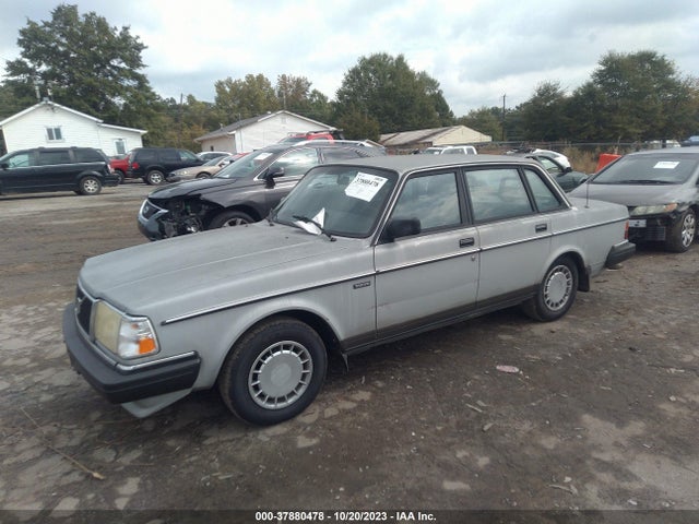 1990 VOLVO 240 DL VIN: YV1AA8846L1389985