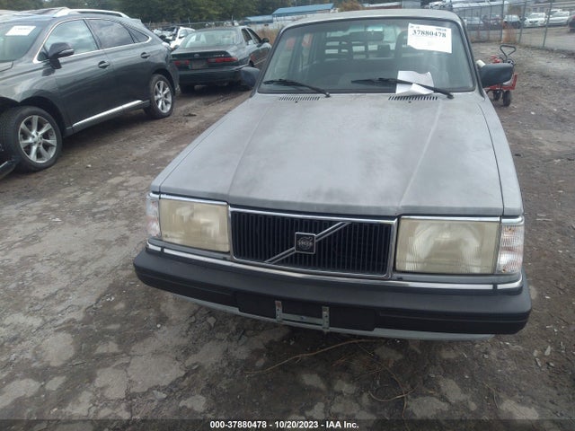1990 VOLVO 240 DL VIN: YV1AA8846L1389985
