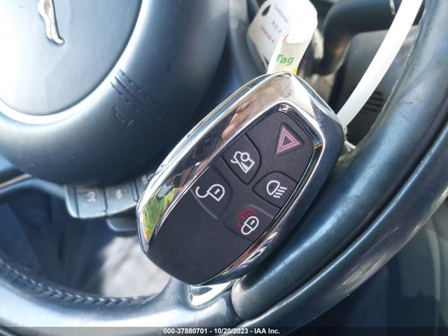 2011 JAGUAR XJ SAJWA2GB0BLV10247 Photo 10