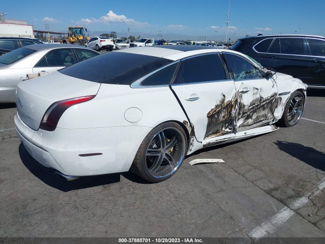 2011 JAGUAR XJ SAJWA2GB0BLV10247 Photo 3