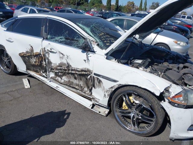 2011 JAGUAR XJ SAJWA2GB0BLV10247 Photo 5