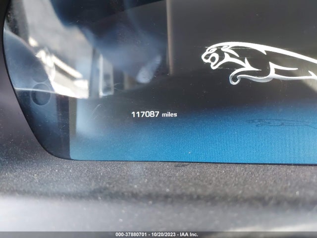 2011 JAGUAR XJ SAJWA2GB0BLV10247 Photo 6