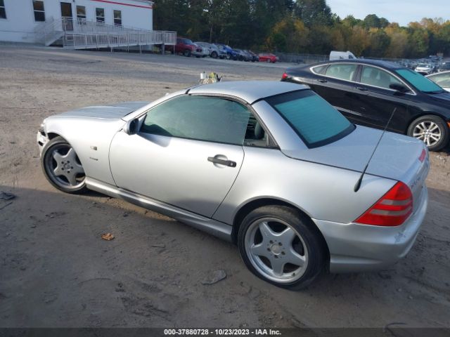 1999 MERCEDES-BENZ SLK 230 WDBKK47F6XF127748 Photo 2