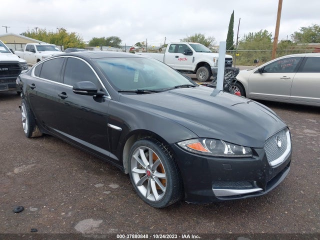 2015 JAGUAR XF SAJWJ0FF2F8U49517 Photo 0