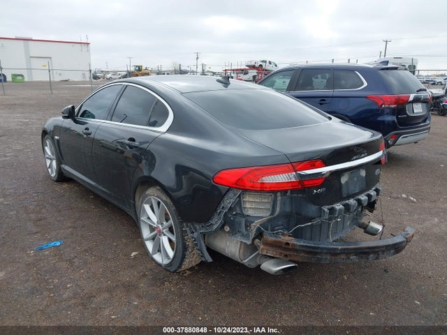 2015 JAGUAR XF SAJWJ0FF2F8U49517 Photo 2