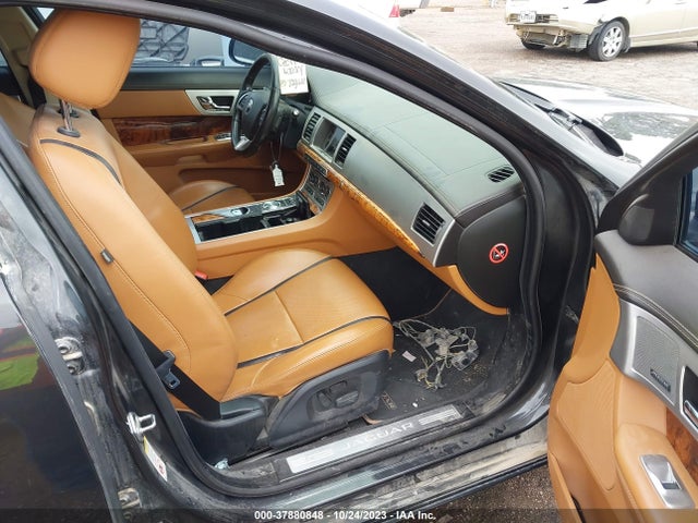 2015 JAGUAR XF SAJWJ0FF2F8U49517 Photo 4