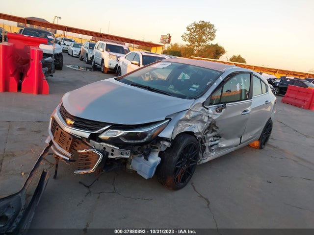 Chevrolet CRUZE LT 2018 3G1BE6SM9JS628896 Image 2
