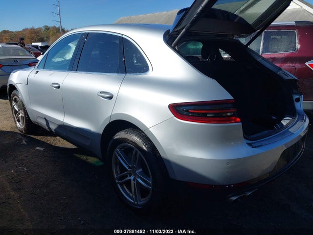 2016 PORSCHE MACAN WP1AB2A57GLB56709 Photo 2