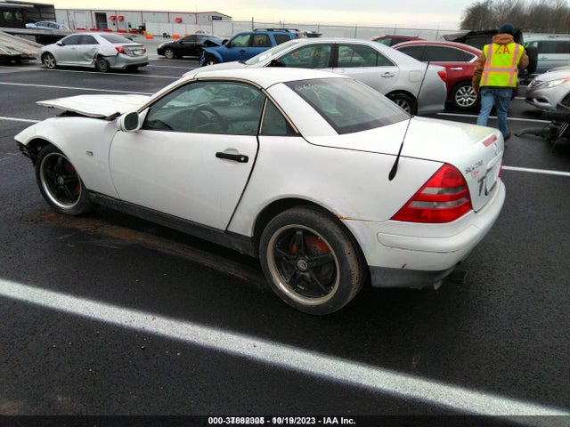 1998 MERCEDES-BENZ SLK 230 VIN: WDBKK47F9WF068922