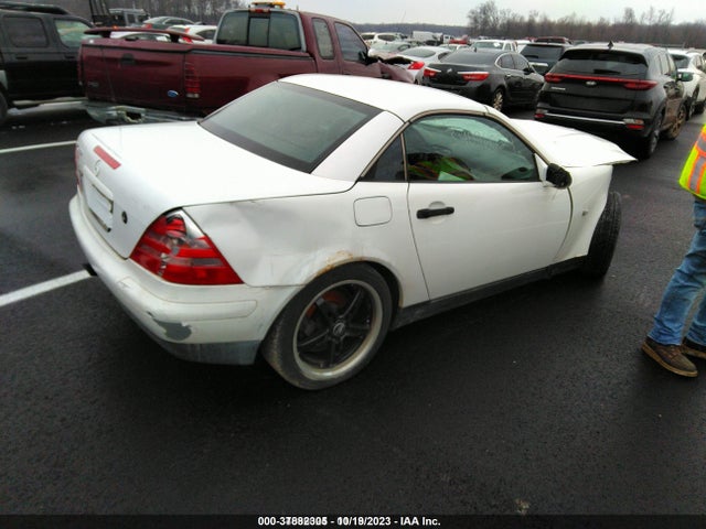 1998 MERCEDES-BENZ SLK 230 VIN: WDBKK47F9WF068922