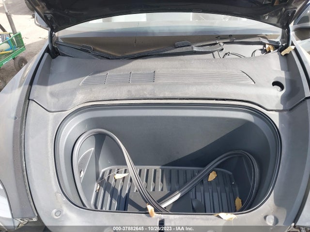 5YJYGDEE8MF060951 Tesla Model Y Long Range