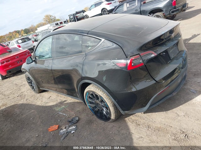 5YJYGDEE8MF060951 Tesla Model Y Long Range