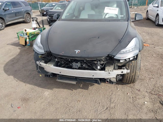 5YJYGDEE8MF060951 Tesla Model Y Long Range