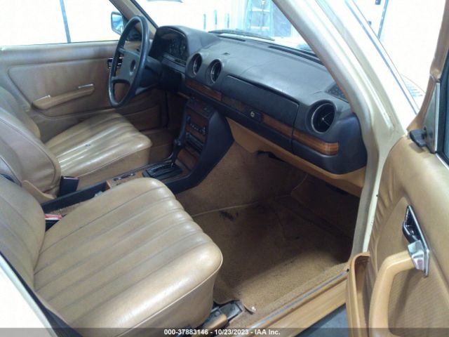 1982 MERCEDES-BENZ 300 WDBAB93A9CN007820 Photo 4