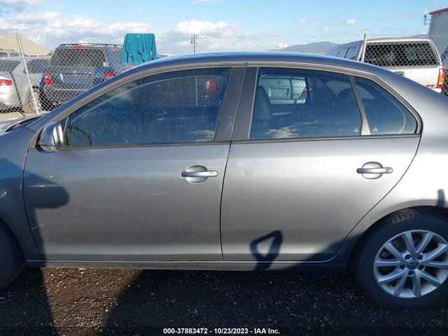 2010 VOLKSWAGEN JETTA SEDAN LIMITED VIN: 3VWRZ7AJ6AM121186