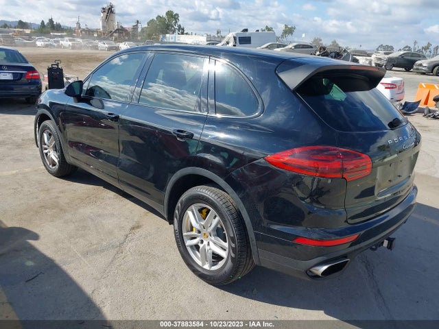 2016 PORSCHE CAYENNE WP1AA2A22GLA09450 Photo 2