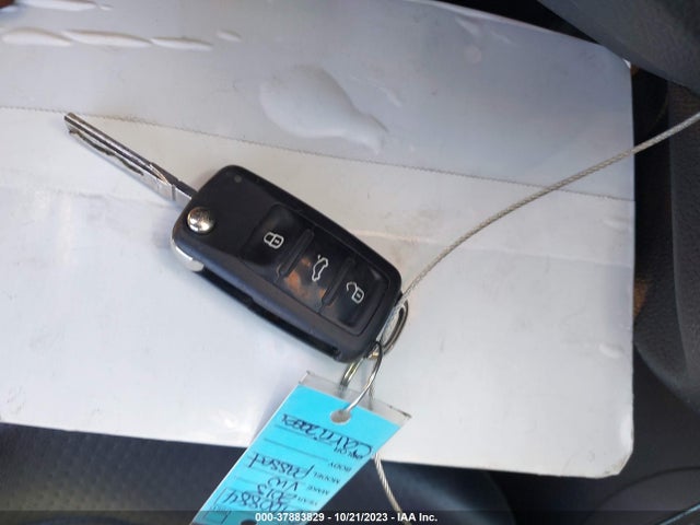 1VWAT7A30FC099775 Volkswagen Passat 1.8t Wolfsburg Ed