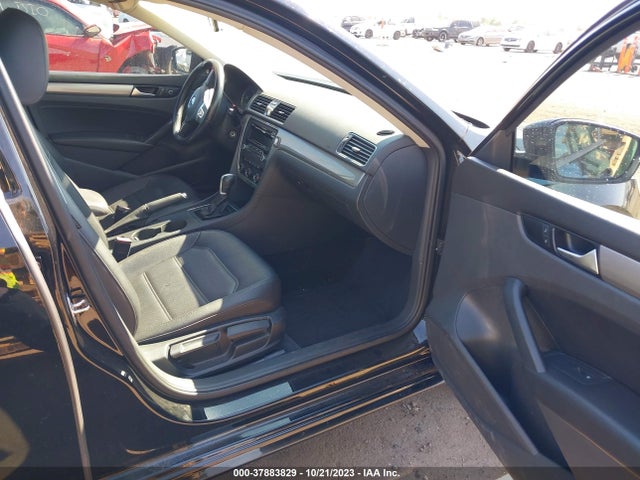 1VWAT7A30FC099775 Volkswagen Passat 1.8t Wolfsburg Ed