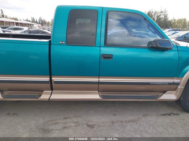 1996 GMC SIERRA C2500 VIN: 1GTGC29R8TE525530