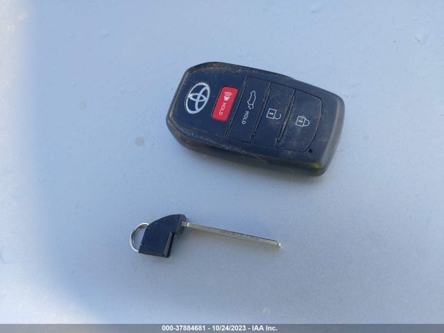 Toyota Corolla Cross Xle 2022 7MUDAAAG8NV022211 Image 11
