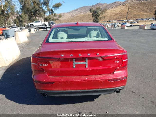 7JR102FK5KG001679 Volvo S60 T5 Momentum