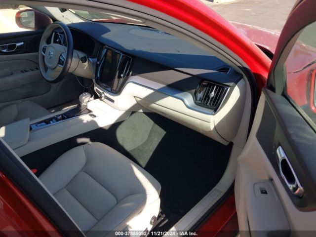 7JR102FK5KG001679 Volvo S60 T5 Momentum