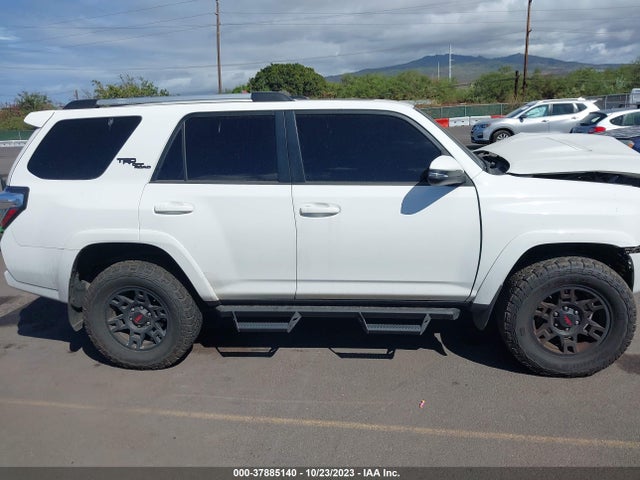 2018 TOYOTA 4RUNNER TRD OFF ROAD PREMIUM VIN: JTEBU5JR5J5597752