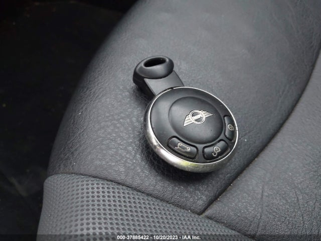 2010 MINI COOPER CLUBMAN WMWML3C5XATX38192 Photo 10