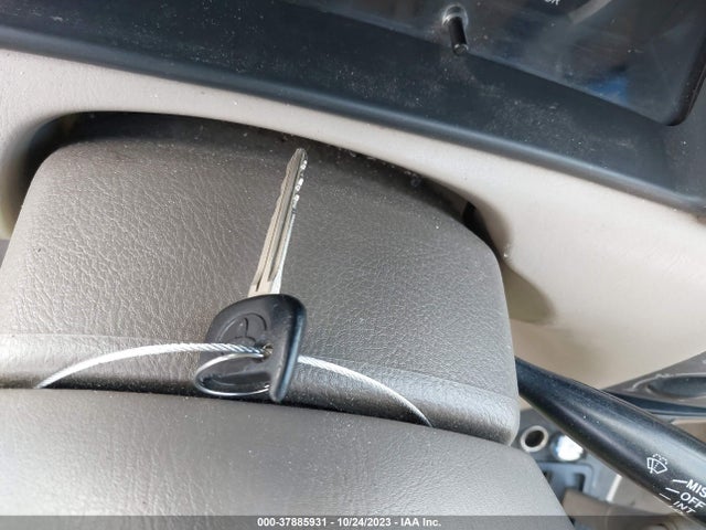 2004 TOYOTA COROLLA CE/LE VIN: JTDBR32E142036167