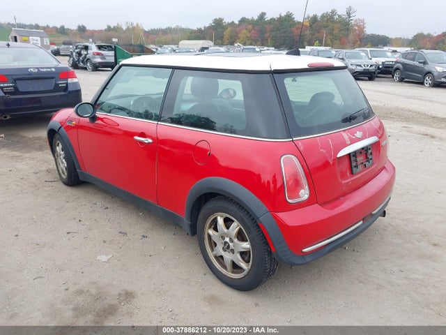 2006 MINI COOPER HARDTOP WMWRC33576TK65896 Photo 2