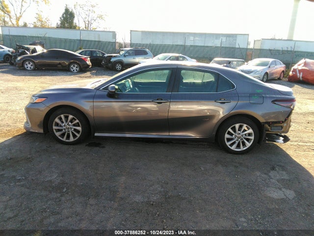 2022 TOYOTA CAMRY LE VIN: 4T1C11AK7NU646177