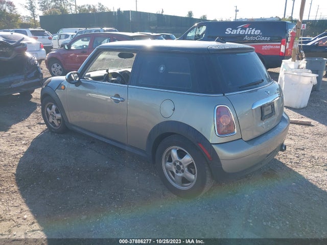 2008 MINI COOPER HARDTOP WMWMF33578TT65582 Photo 2