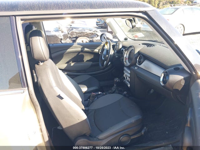 2008 MINI COOPER HARDTOP WMWMF33578TT65582 Photo 4