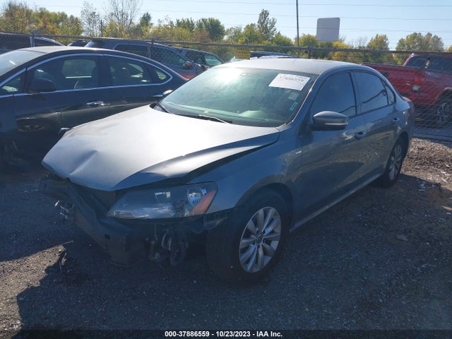 1VWAT7A35FC002716 Volkswagen Passat 1.8t Wolfsburg Ed