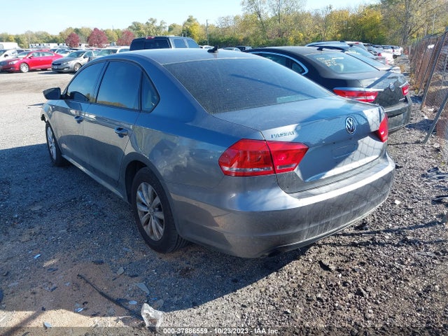 1VWAT7A35FC002716 Volkswagen Passat 1.8t Wolfsburg Ed