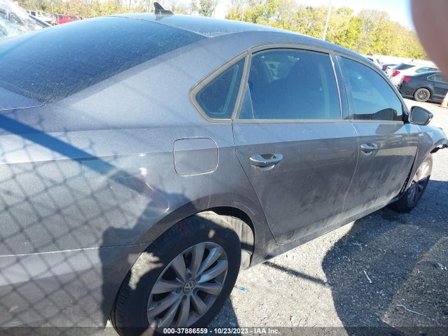 1VWAT7A35FC002716 Volkswagen Passat 1.8t Wolfsburg Ed