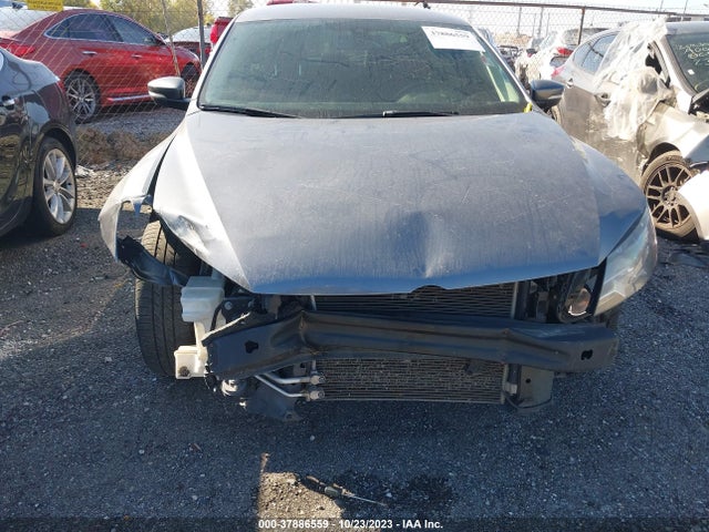 1VWAT7A35FC002716 Volkswagen Passat 1.8t Wolfsburg Ed