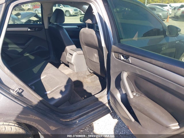 1VWAT7A35FC002716 Volkswagen Passat 1.8t Wolfsburg Ed