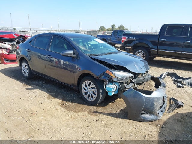 Toyota COROLLA LE 2018 5YFBURHE6JP759602 Image 1