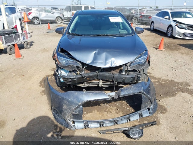 Toyota COROLLA LE 2018 5YFBURHE6JP759602 Image 13